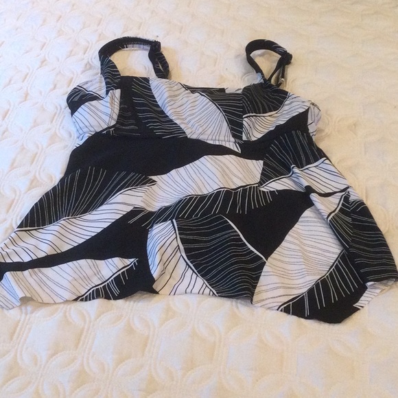 - - - Kona Sol tankini - Picture 2 of 5